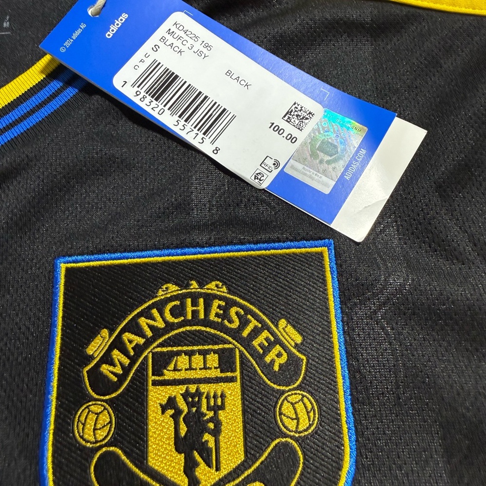 Adidas MANCHESTER UNITED 25/26 THIRD JERSEY SIZE SMALL. - Picture 4 of 7
